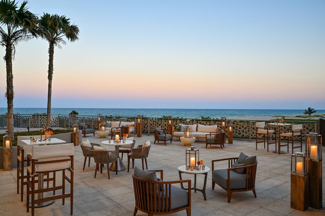 TAL-header-cocktail-terrace-amrit-ocean-resort-AMRITOCEANRES0524-b020bf14b39345efb32328c748fb344b - Este nuevo resort isleño en Florida tiene villas frente al mar y un spa interior y exterior con más de 9 mil metros cuadrados