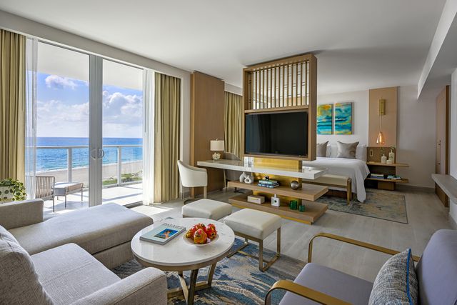 TAL-ocean-front-guest-room-amrit-ocean-resort-AMRITOCEANRES0524-bf10e1c5d1284c2e8a0e3e98844bd577 - Este nuevo resort isleño en Florida tiene villas frente al mar y un spa interior y exterior con más de 9 mil metros cuadrados