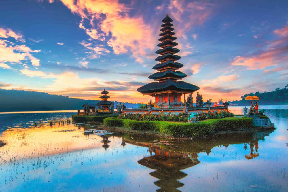 TAL-pura-ulun-danu-bratan-bali-SUNSETDEST0524-3e2bbc3bc02f4848aa1434136d16143c-1000x667 - Estos son los lugares más populares para viajar en 2024, según Mastercard