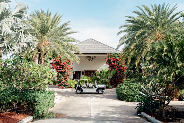 TAL-zemi-beach-house-ZEMIBEACHHOUSE0524-c8d6813e2fd841e3a1d87fa3b6223b15 - Este resort frente a la playa en Anguila tiene más de 140 tipos de rones, un spa famoso y una playa privada prístina