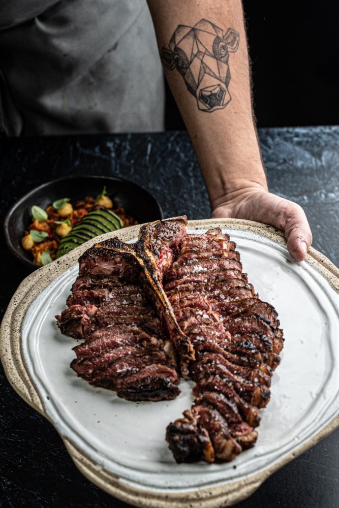 TRIBUTO9-667x1000 - Quito: guía para comer bien en la mitad del mundo