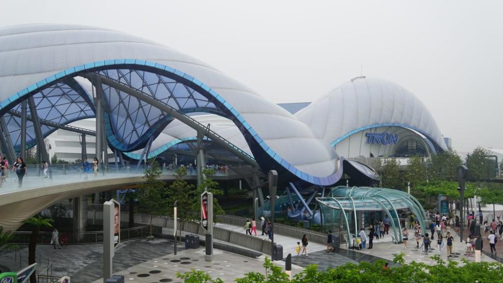 TRON_Lightcycle_Power_Run_attraction_exterior-1000x563 - Es la montaña rusa más rápida de Walt Disney World, está en Magic Kingdom y tiene una especial forma para ingresar