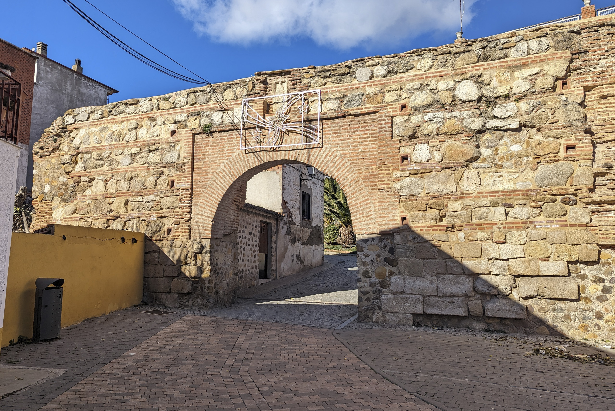 El hermoso pueblo a 45 minutos de Madrid que fue escenario de películas y es perfecto para el senderismo