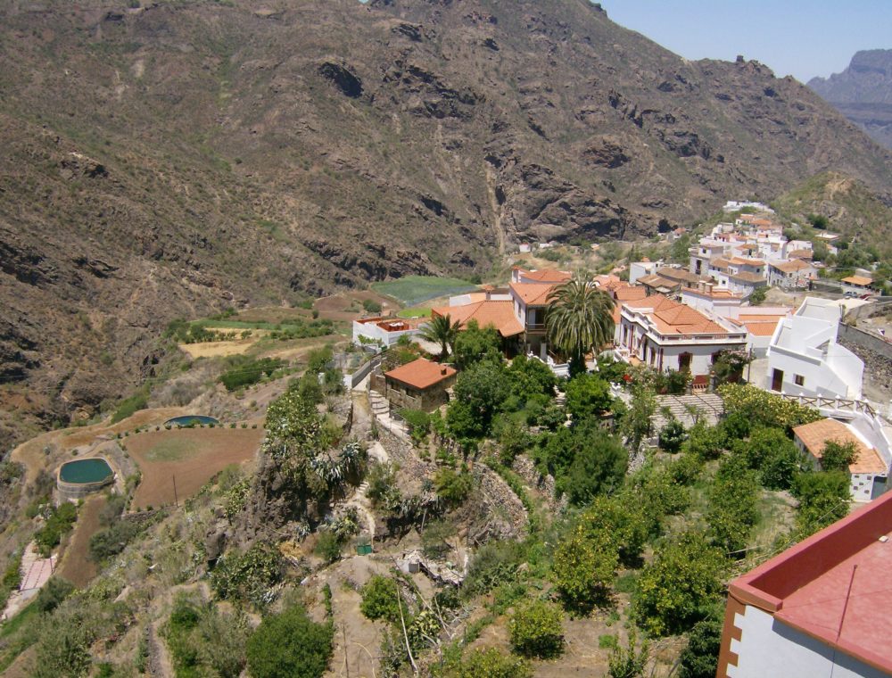 Tejeda_wikimedia_commons_Xengi-1000x760 - El espectacular pueblito a 1 hora de Las Palmas de Gran Canaria que está enclavado entre las montañas, tiene vistas espectaculares y es muy acogedor para los turistas