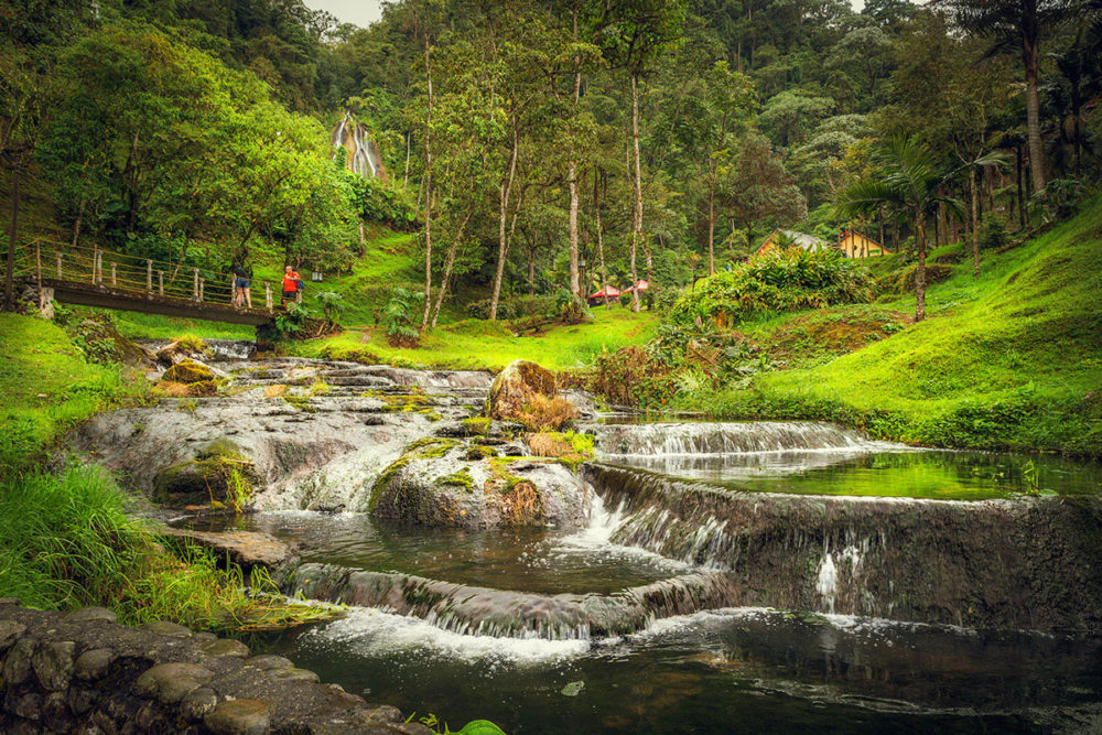 El alucinante pueblito colombiano con aguas termales relajantes, cascadas preciosas y un bonito Parque Nacional a media hora de Pereira
