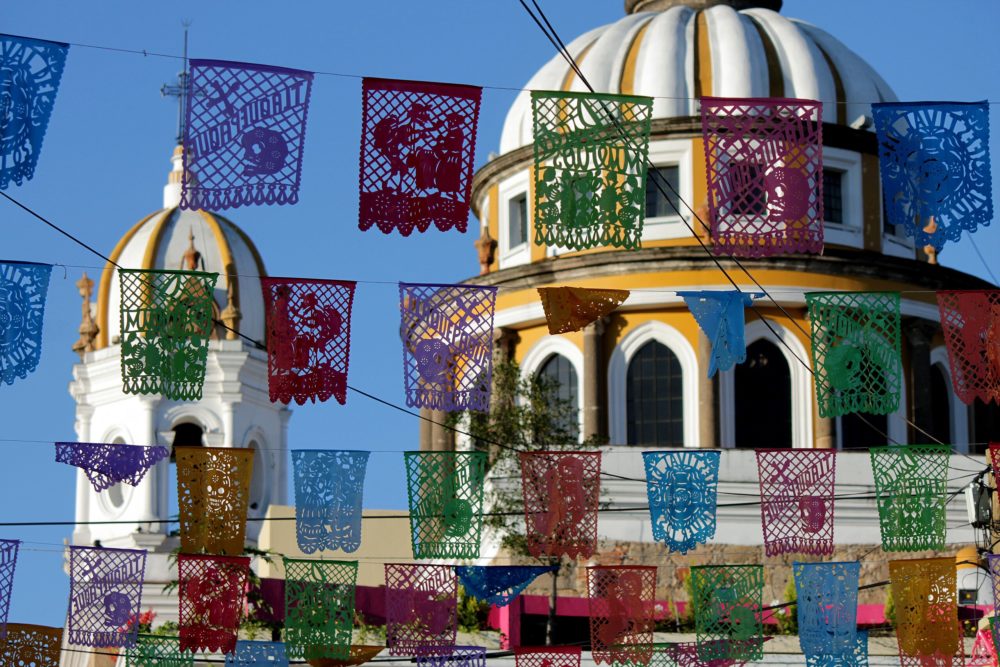 Tlaquepaque_wikimedia_commons_Fotoroy-1000x667 - Este Pueblo Mágico es un santuario de las artesanías mexicanas: alfarería, joyería, cerámica y mucho más