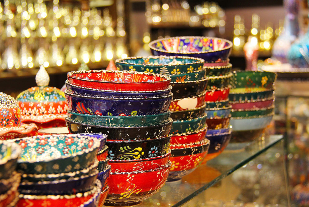 Vasijas--1000x670 - 3 mercados de artesanías muy bonitos de España para decorar el hogar con adornos creativos