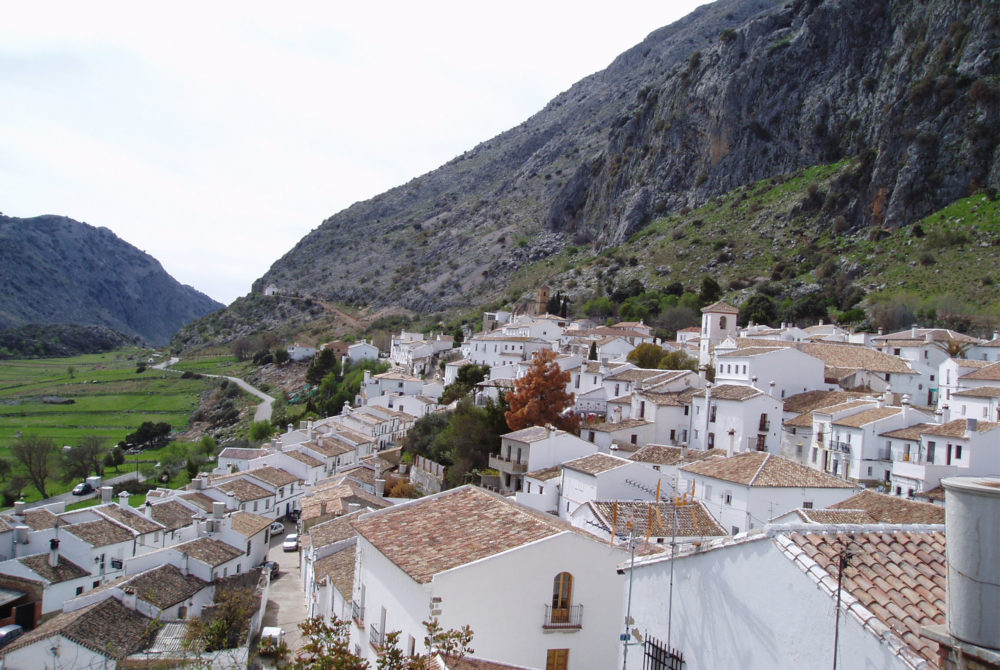 Villaluenga-del-Rosario2-1000x670 - Es el Pueblo blanco más alto de Cádiz, está en una sierra con alucinantes vistas y tiene una importante Feria del queso