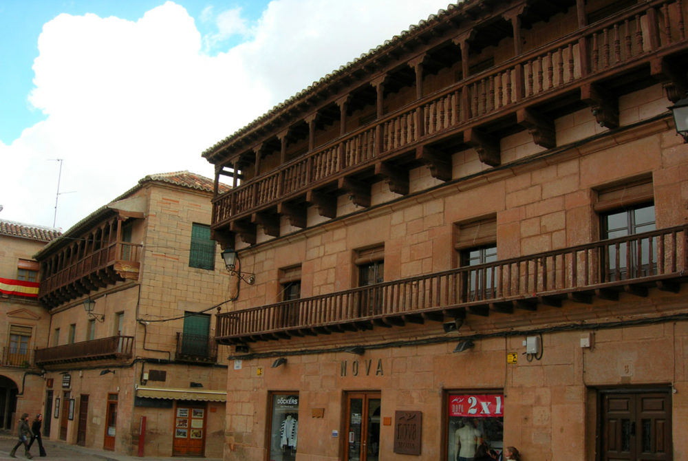 Villanueva-de-los-infantes2-1000x670 - Uno de los Pueblos Más Bonitos de España es también la villa manchega del origen del Quijote