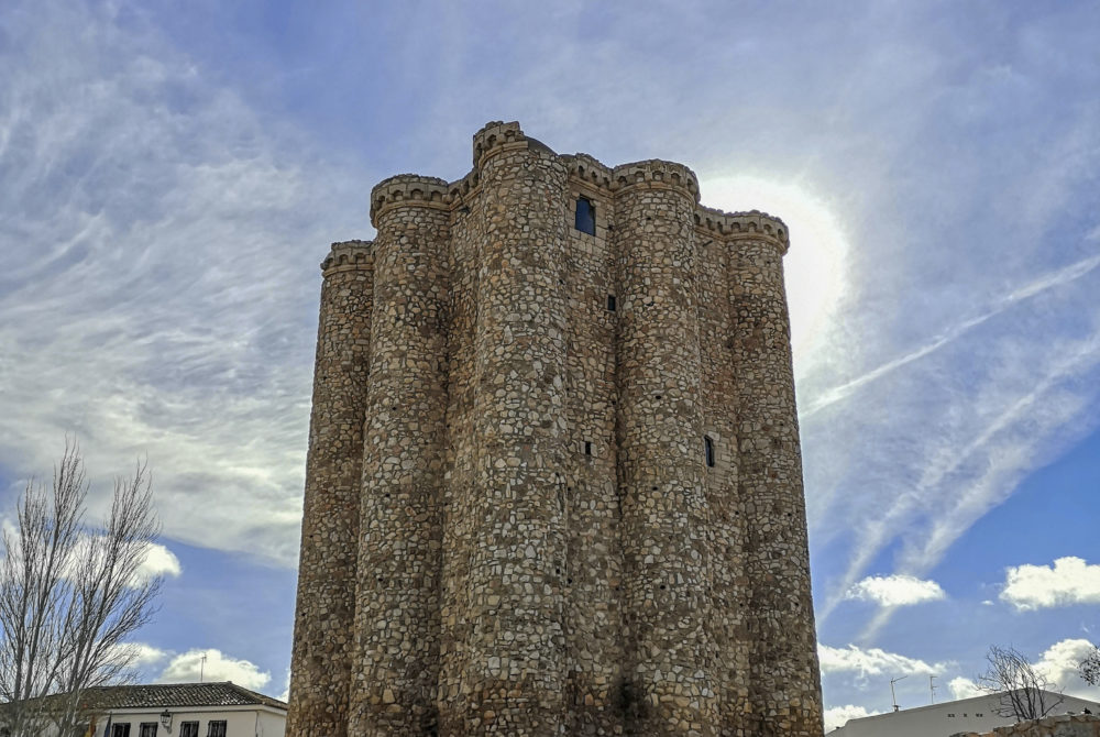 El bonito pueblo agrícola con un alucinante castillo a menos de 1 hora de Madrid