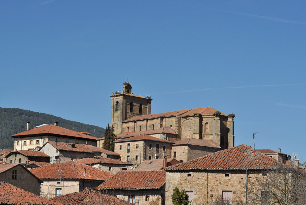 Vinuesa-1000x670 - Es uno de los Pueblos Más Bonitos de España, está a 30 minutos de Soria, tiene callecitas empedradas muy bellas para caminar y es totalmente acogedor