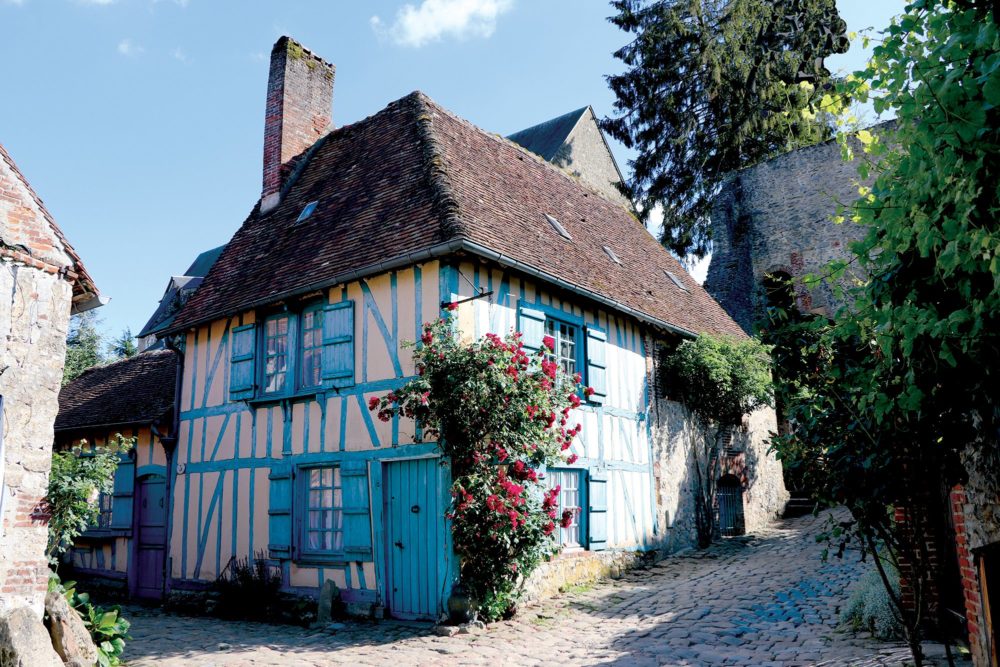 gerberoy-maison-bleue-1000x667 - 4 Pueblos Bonitos a menos de 100 kms de París para visitar durante los Juegos Olímpicos