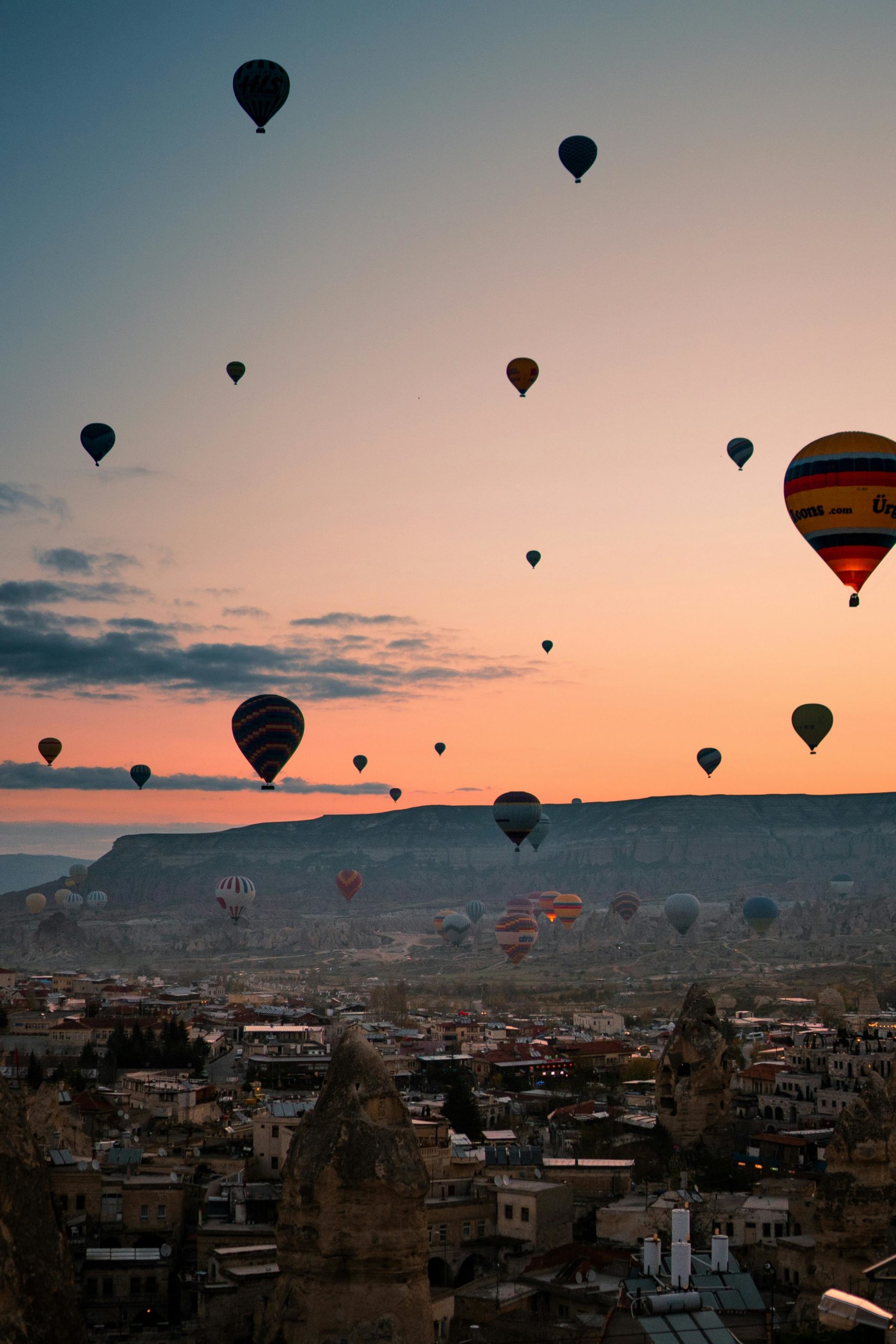 globos_aerostaticos_Capadocia-scaled - Esta travesía promete llevarte alrededor del mundo en 80 días