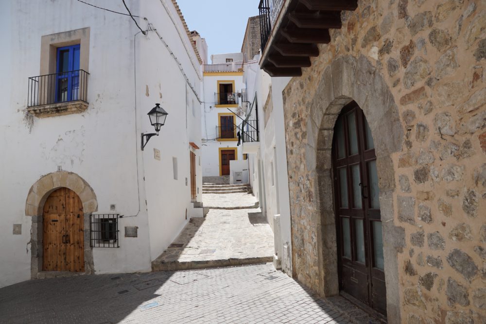 ibiza3-pixabay-1000x667 - Cuándo viajar a Ibiza: cómo elegir el momento perfecto según tus planes en la Isla Blanca
