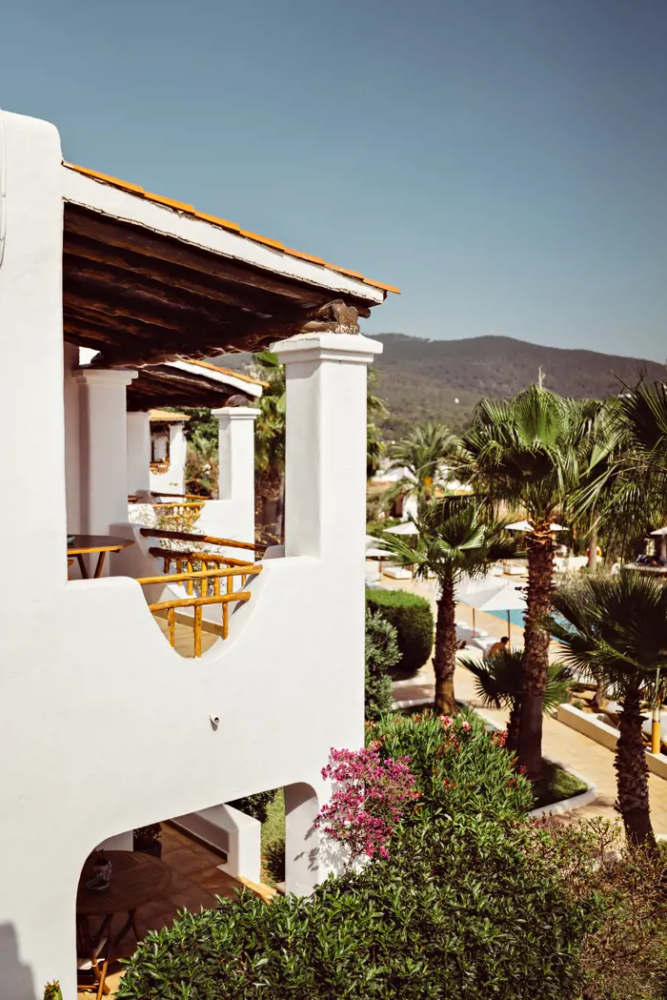 image-30-667x1000 - Petunia: un refugio familiar en el corazón de Ibiza