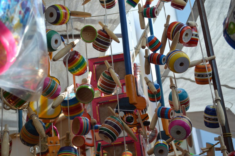 El hermoso Pueblo Mágico a 40 minutos de Cuernavaca donde encontrarás tianguis con coloridas artesanías en papel de amate y juguetes bonitos para los niños