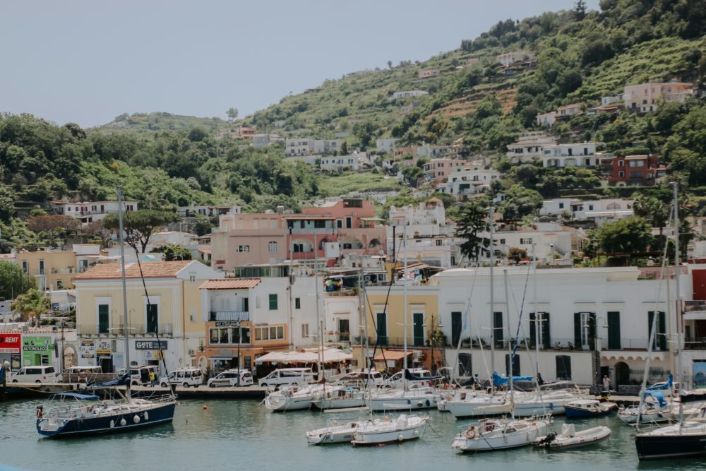 Isquia: una isla paradisíaca escondida en  Italia