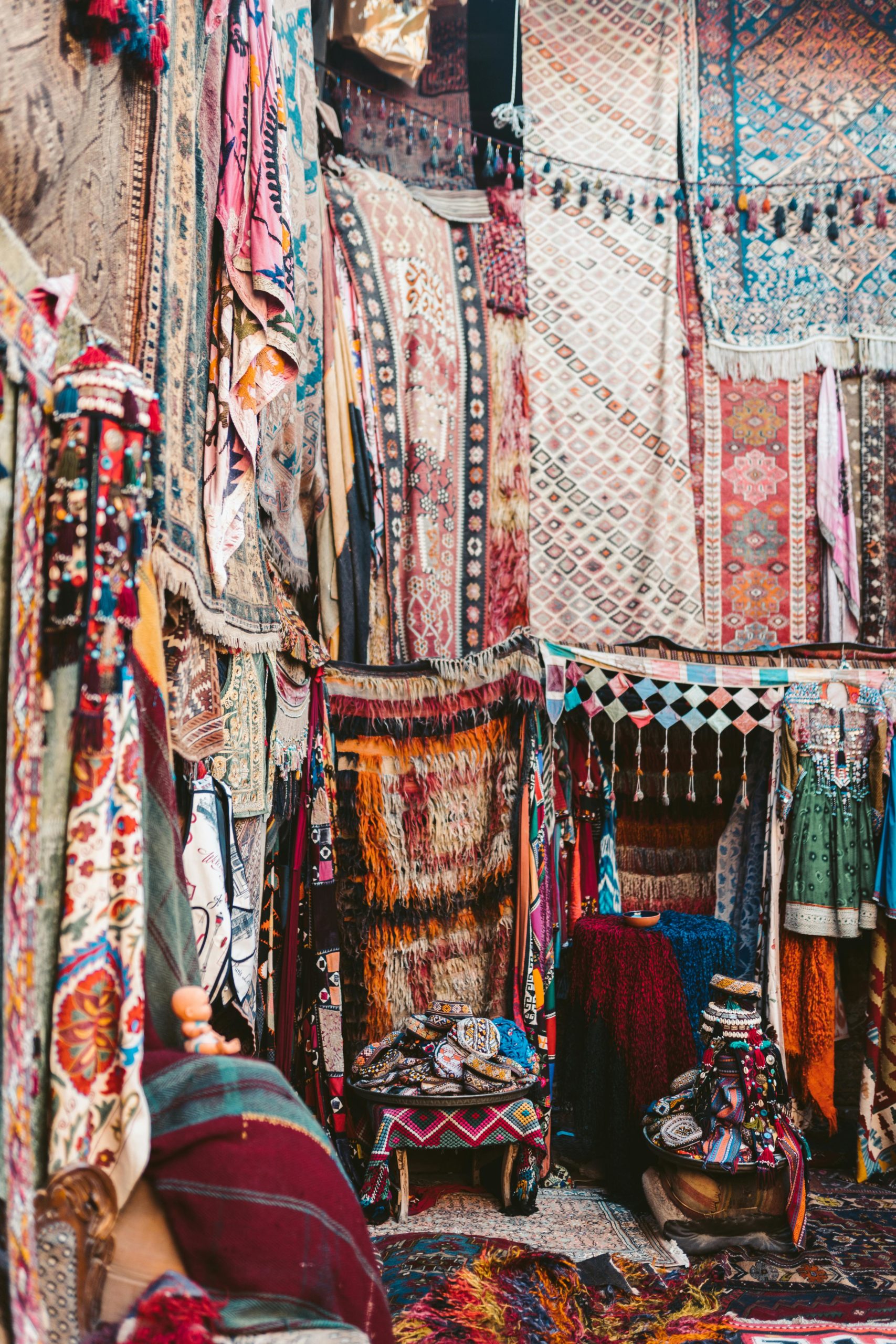 mercado_Capadocia_Turquia-scaled - Esta travesía promete llevarte alrededor del mundo en 80 días