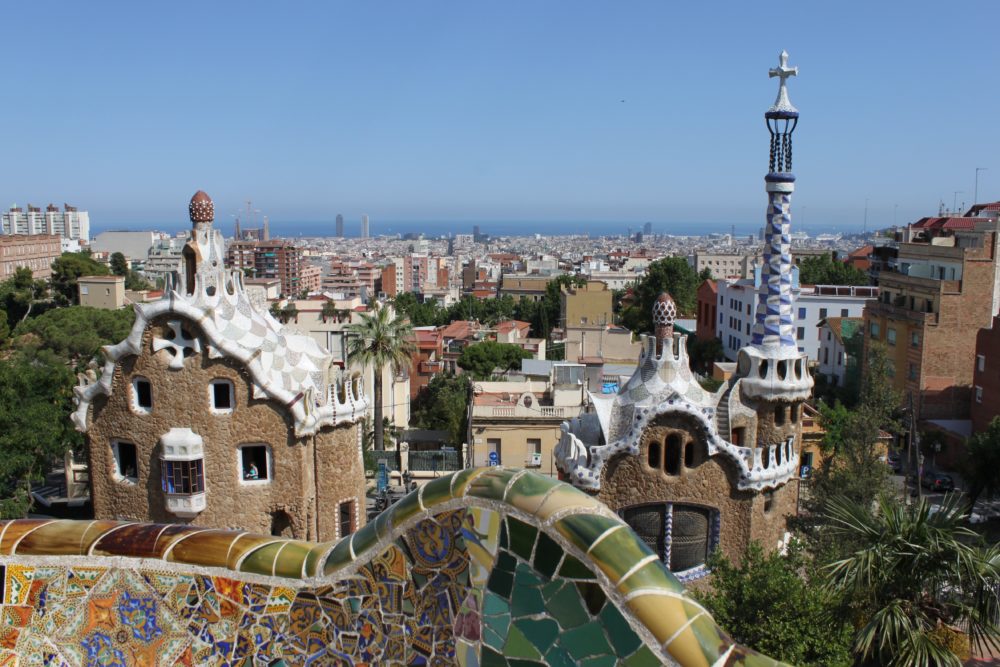 parc-guell-Pixabay-1000x667 - 5 ciudades de España para ver las artesanías en cerámica más bonitas y coloridas