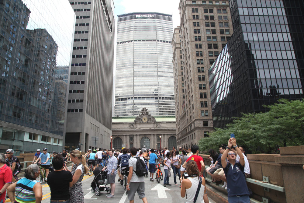 summer-streets-manhattan-Photo-alexander-thompson-1000x667 - ¿Nueva York con poco presupuesto? Aprovecha estas actividades gratuitas