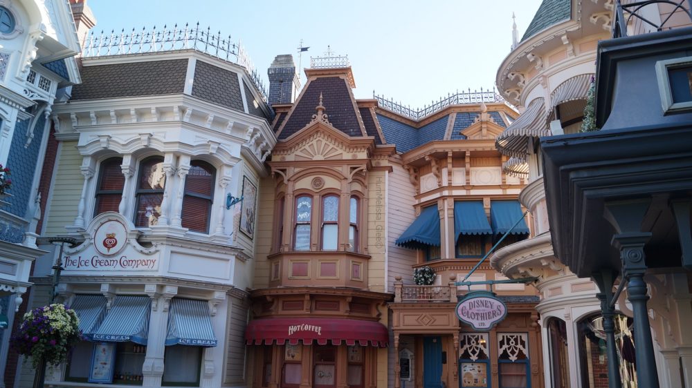 14618209053_91a67c1467_k-1000x562 - Todas las tiendas de Disneyland París para comprar los productos exclusivos del mundo mágico