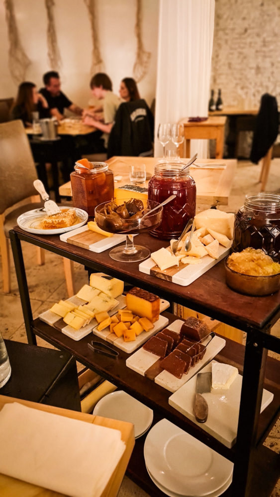 20240615_213922-563x1000 - Una escapada de fin de semana (extra largo) a Mar del Plata