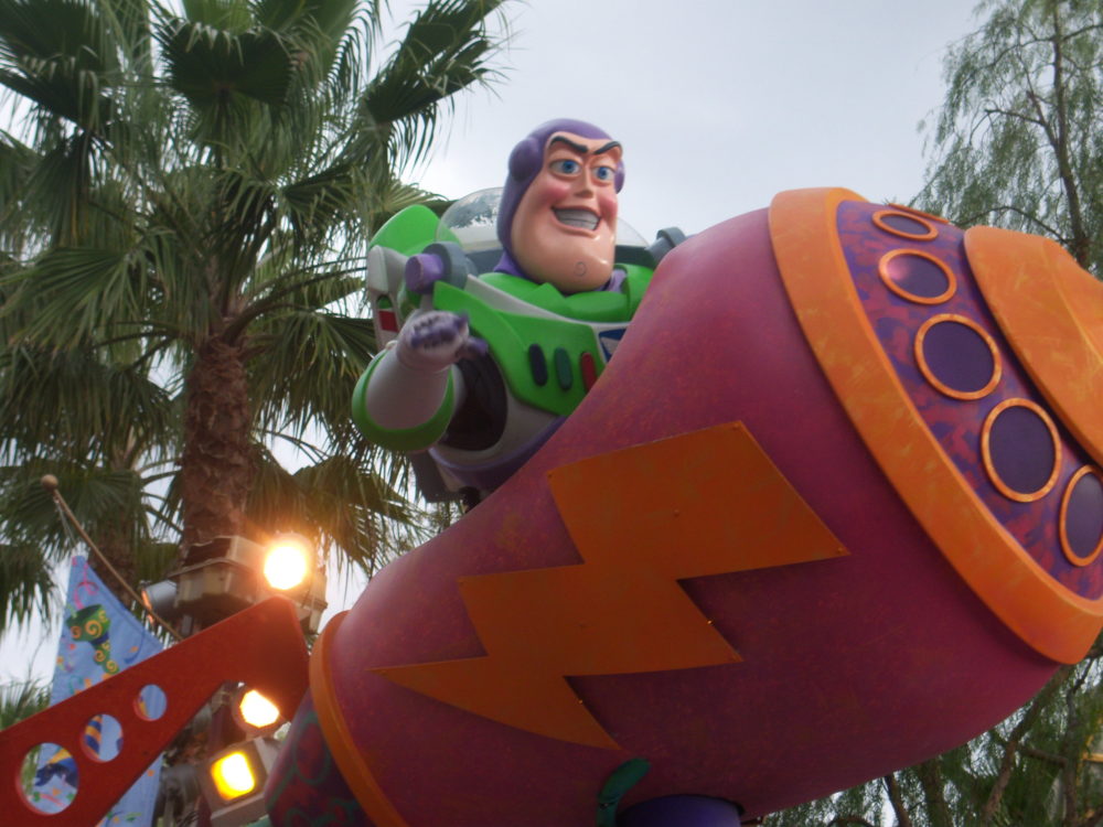  - Pixar Fest en Disneyland California: shows de Intensamente, comidas exclusivas y souvenirs de edición limitada
