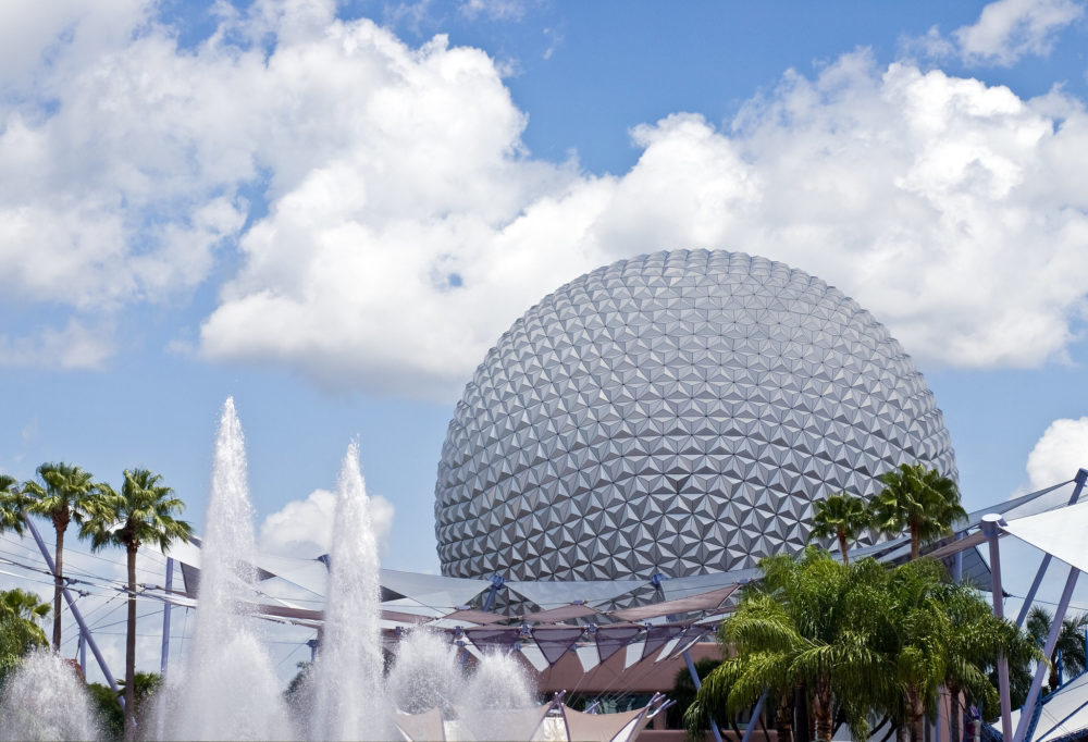 3742080050_e521eb8f47_k-1000x682 - El restaurante para fanáticos del espacio y las estrellas en Epcot en Walt Disney World que deslumbra a los más pequeños