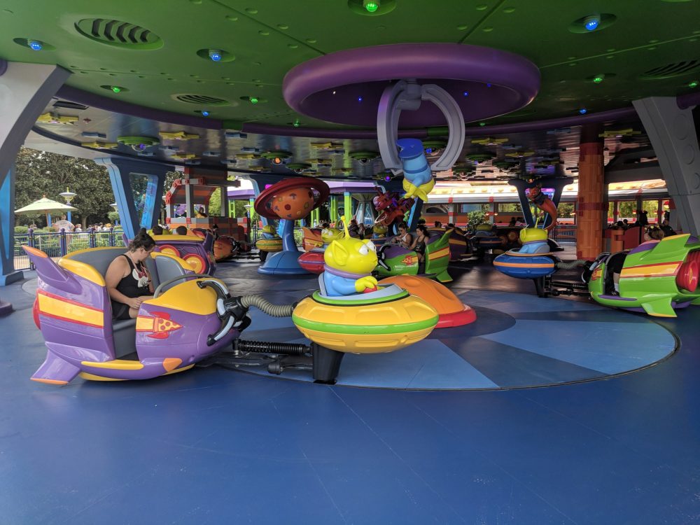 Alien_Swirling_Saucers_toystoryland_wikimedia_commons_elisfkc-1000x750 - Las atracciones imperdibles de Toy Story Land en Disney's Hollywood Studios