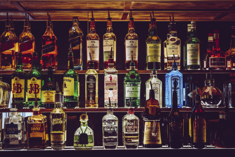 Bar-1000x670 - El bar secreto en Nueva York que ningún turista conoce con una curiosa metodología de entrada en East Village