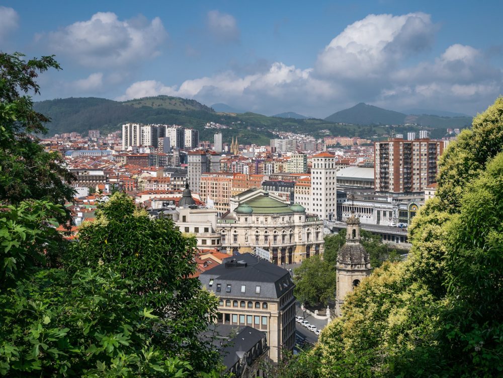 Bilbao_wikimedia_commons_Basotxerri-1000x751 - Qué hacer en Bilbao en 1 día, además del Museo Guggenheim