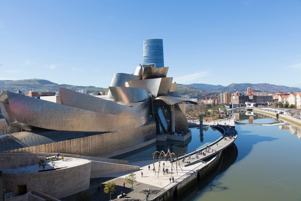 Bilbao_wikimedia_commons_PA-1000x667 - Qué hacer en Bilbao en 1 día, además del Museo Guggenheim