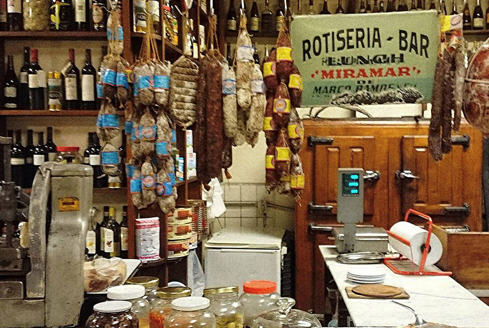 Bodegon-Miramar-1000x670 - El bodegón porteño con bailarines de tango, cantantes y deliciosos platos que es el secreto mejor guardado de la Ciudad de Buenos Aires y ningún turista conoce