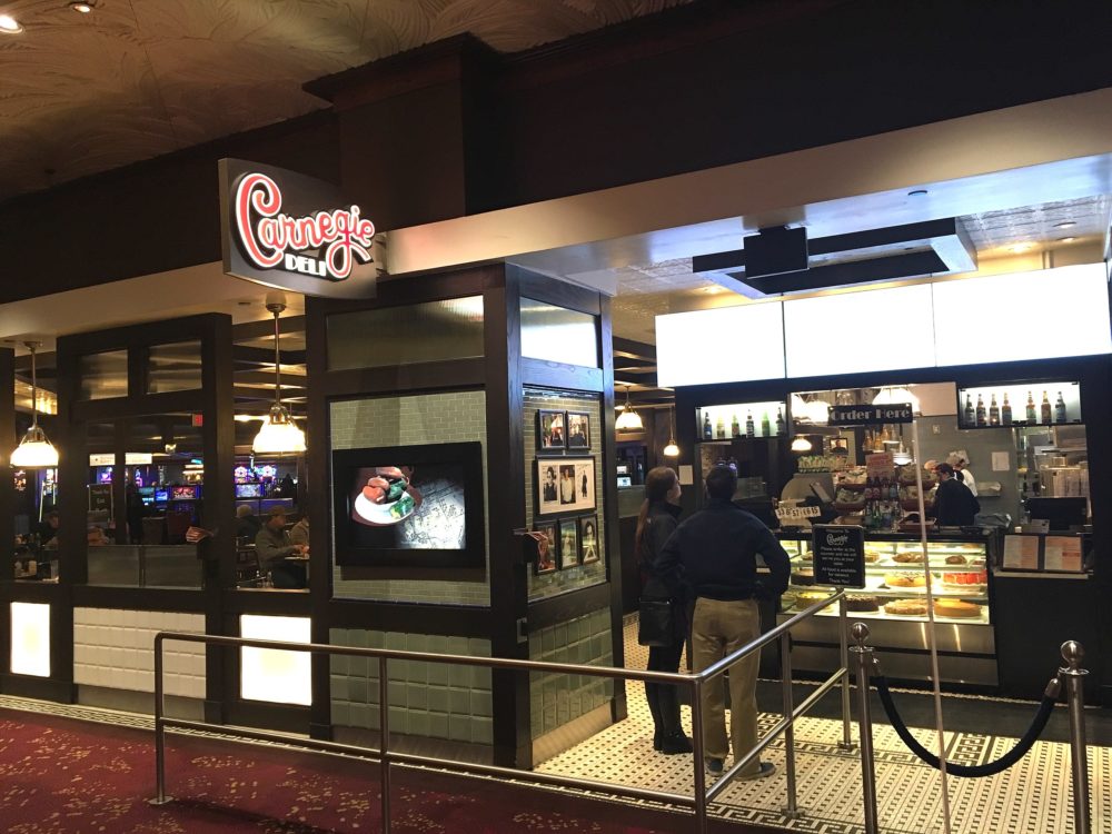 Carnegie_Deli_wikimedia_commons_Toohool-1000x750 - Dónde comer rico y barato en Nueva York si viajas con poco presupuesto