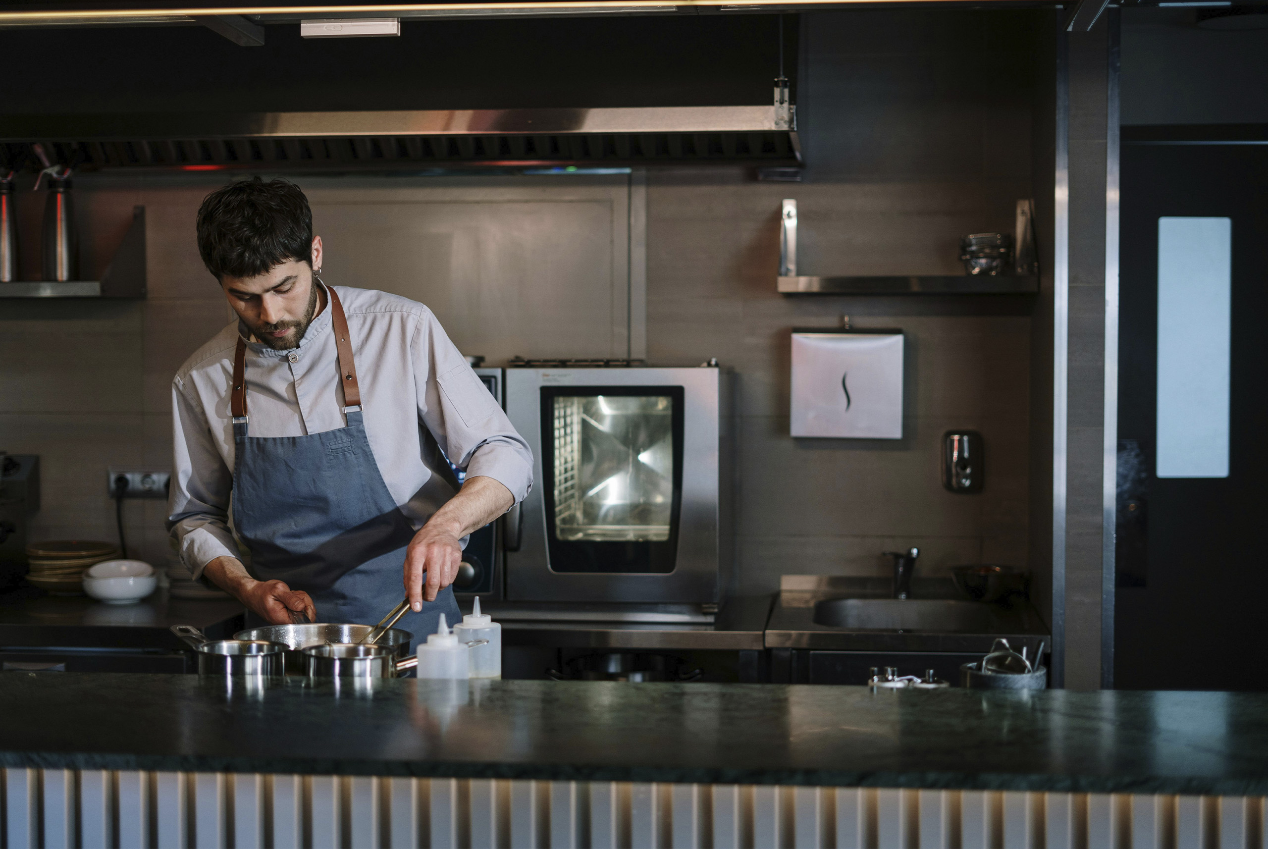 El bonito restaurante romántico y minimalista en Condesa en CDMX con platos de temporada perfecto para una cita romántica