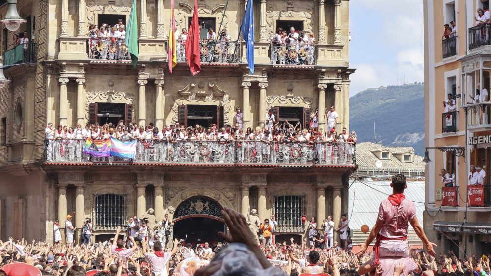 Chupinazo_wikimedia_commons_francisvaquero-1000x563 - Cuándo es el Chupinazo de San Fermín 2024 y quiénes son los candidatos a lanzarlo para dar inicio a las fiestas