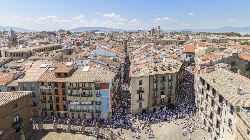 Chupinazo_wikimedia_commons_francisvaquero_2-1000x563 - Cuándo es el Chupinazo de San Fermín 2024 y quiénes son los candidatos a lanzarlo para dar inicio a las fiestas