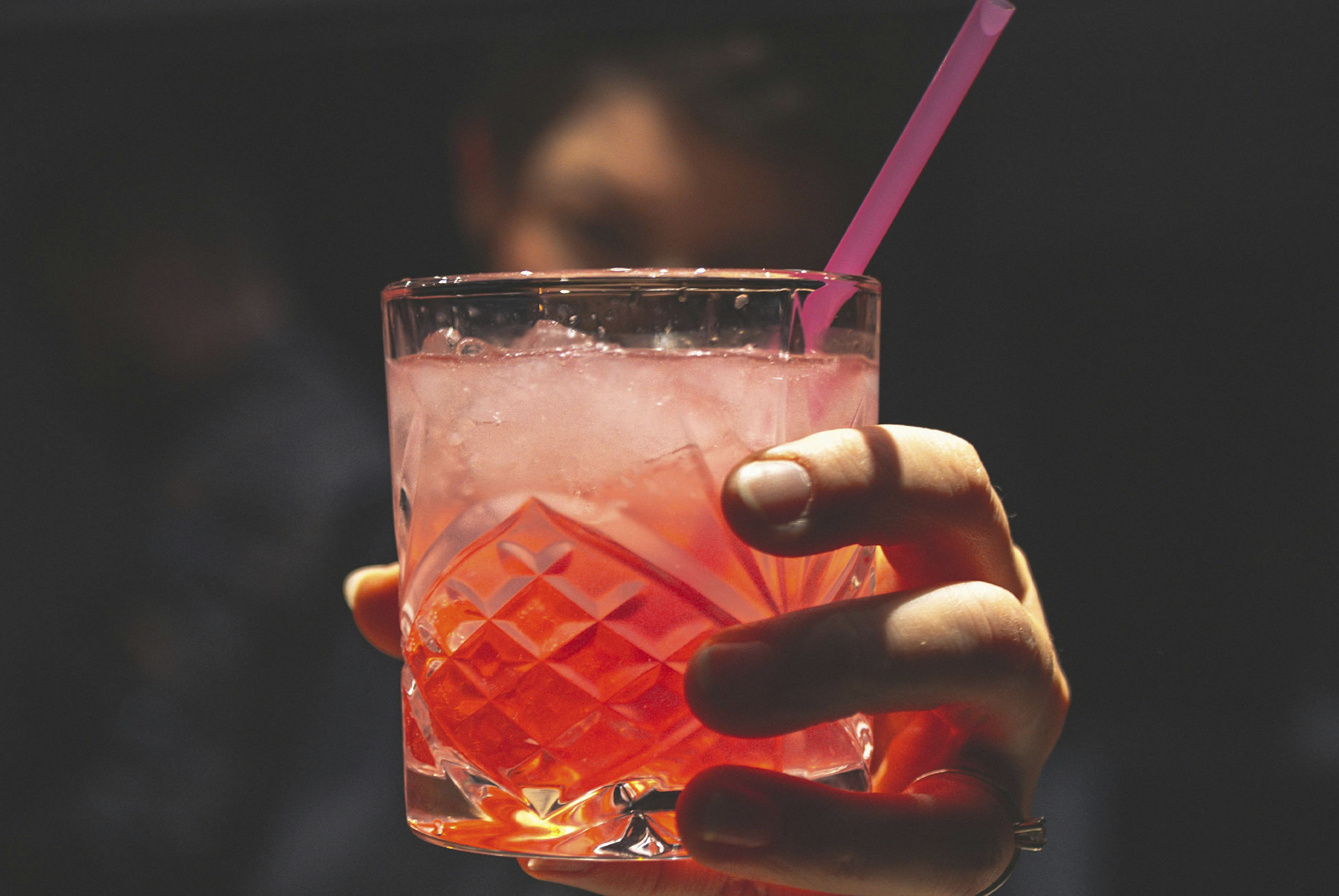 El bar secreto en Nueva York que ningún turista conoce con una curiosa metodología de entrada en East Village