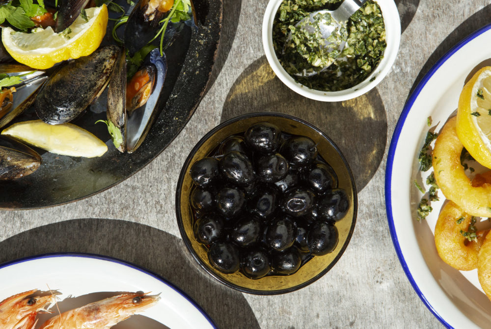 Comida-Mediterranea-1000x670 - El restaurante de Barcelona con una estrella Michelin de cocina mediterránea a 5 minutos a pie de la Catedral