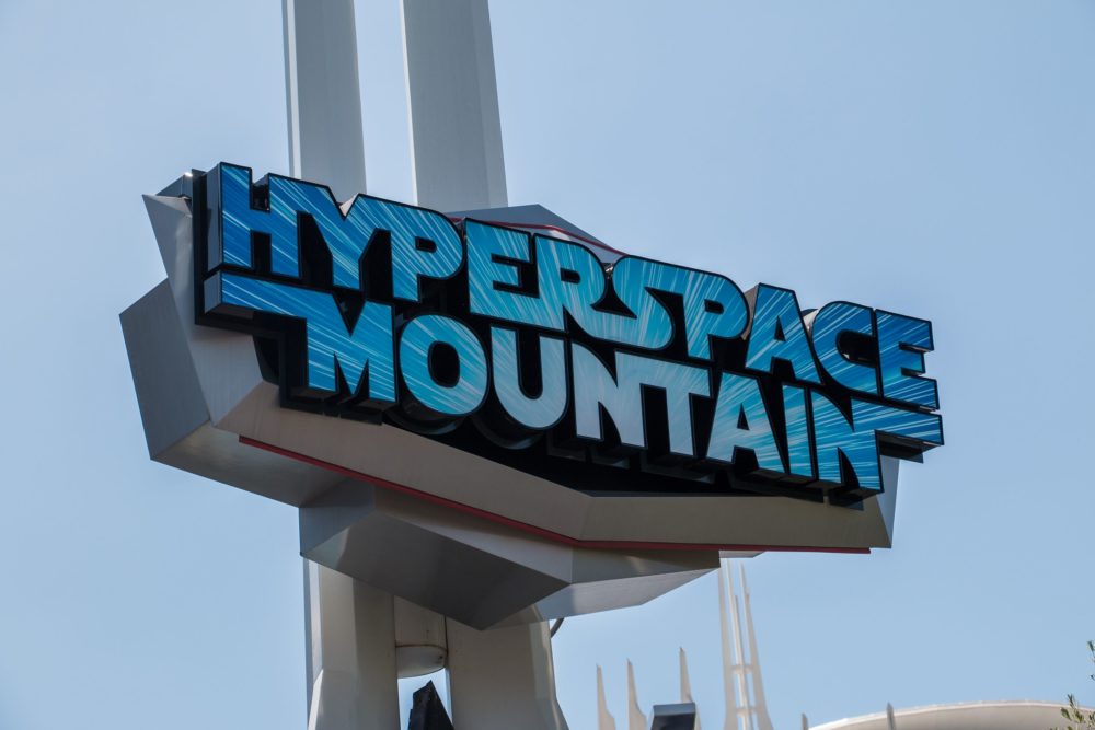 Hyperspace_Mountain_wikimedia_commons_HarshLight-1000x667 - Las atracciones más fuertes de Disneyland Paris, no aptas para miedosos