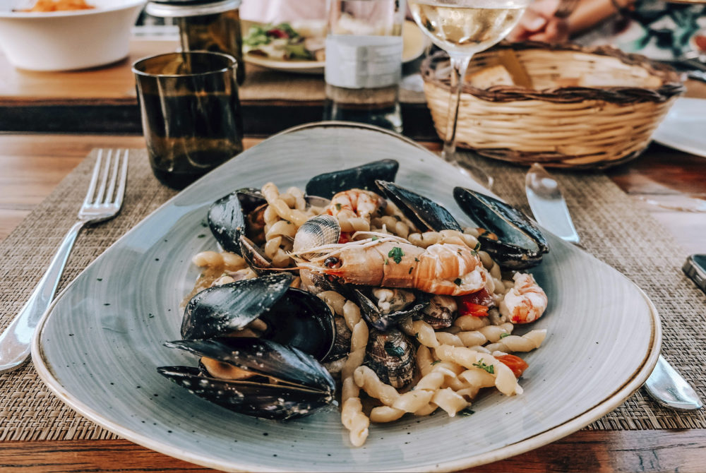 El lujoso restaurante escondido en un pintoresco pasaje de la Ciudad de Buenos Aires que tiene 2 estrellas Michelin y un menú degustación de 18 platos