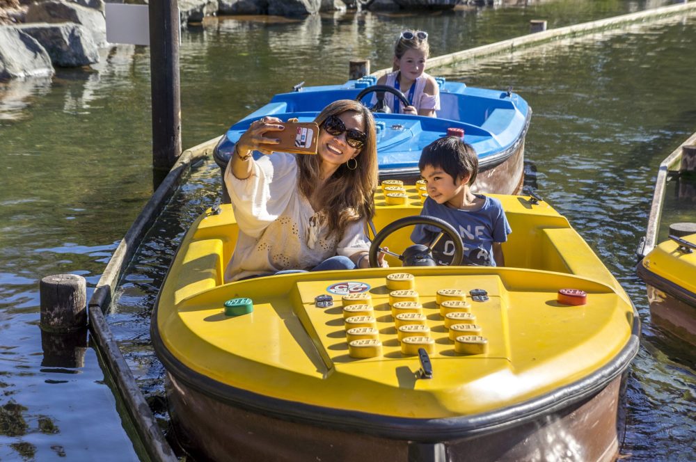 Legoland_California_wikimedia_commons_John-Martinez-Pavliga-1000x664 - No es Disney: el alucinante parque de diversiones en California que los niños aman con 3 centros de atracciones, hoteles y personajes para conocer