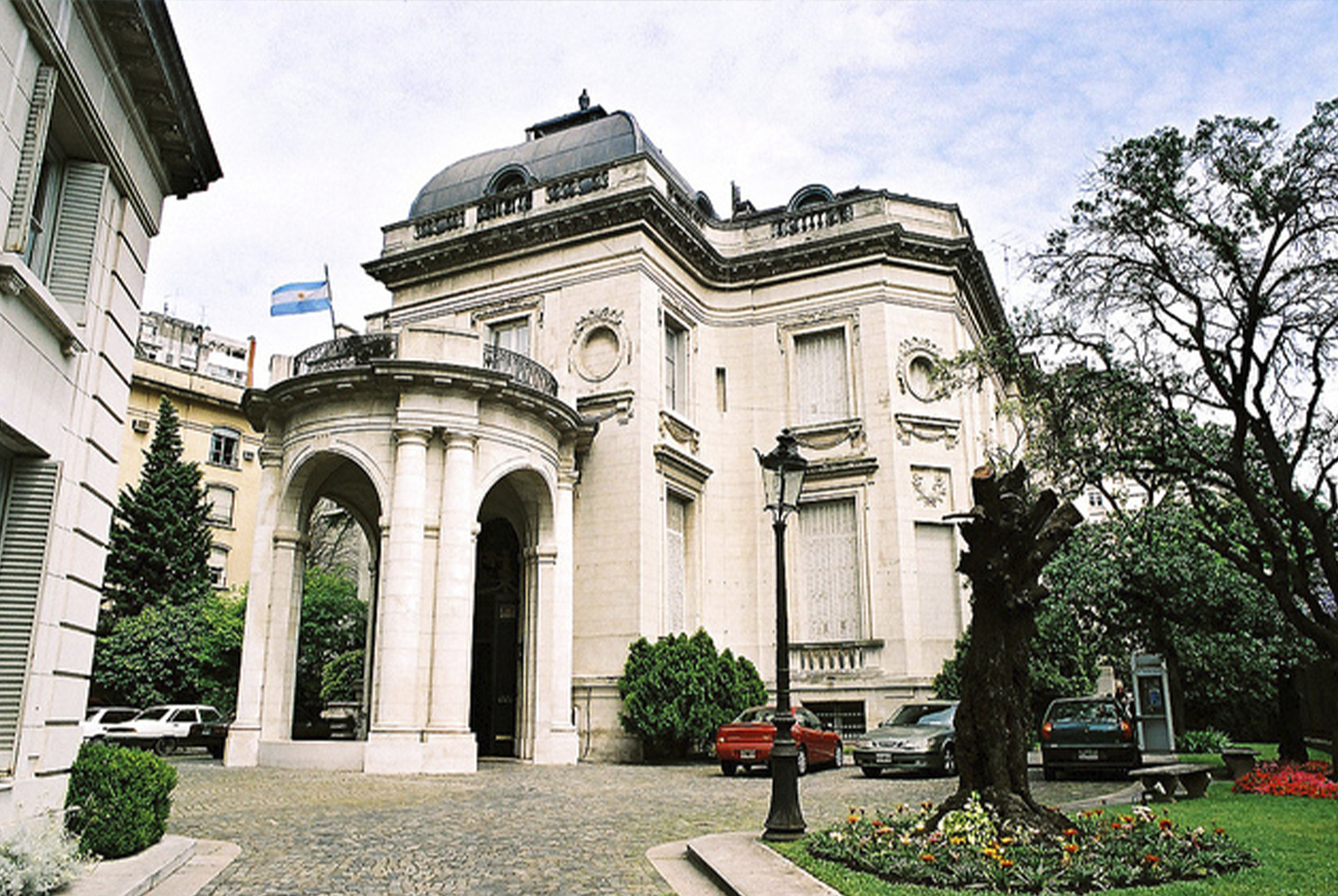 Es uno de los museos más hermosos de la Ciudad de Buenos Aires, es un palacio muy lujoso y se puede hacer un brunch delicioso con mucha clase
