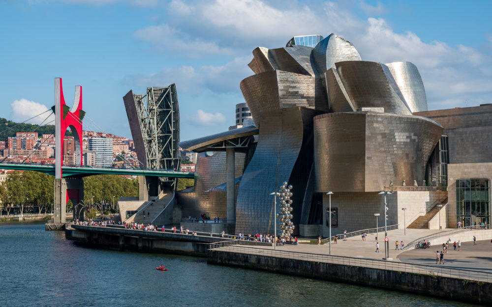 Museo_Guggenheim_-_2021_-_Bilbao_Euskadi_Espana-1000x625 - Museos en Bilbao que no puedes perderte