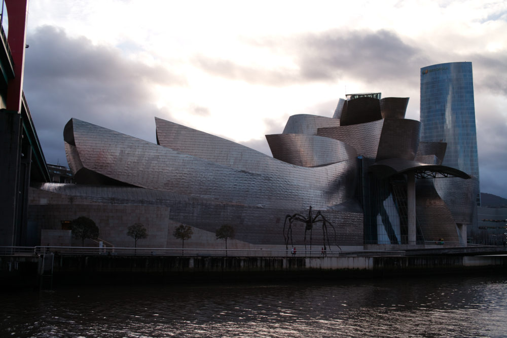 Museo_Guggenheim_Bilbao_wikimedia_commons_Nicolas-Vigier-1000x667 - 5 museos más visitados y populares de España que debes conocer