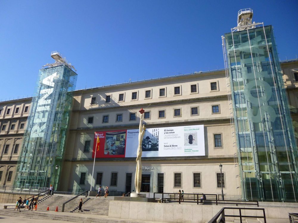 Museo_Nacional_Reina_Sofia_wikimedia_commons_Zarateman-1000x750 - 5 museos más visitados y populares de España que debes conocer
