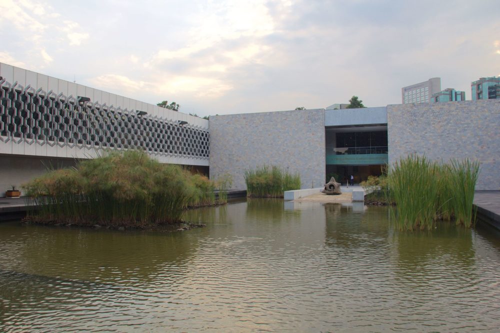 Museo_Nacional_de_Antropologia_wikimedia_commons_-Mike-Peel2-1000x667 - 5 museos de arqueología y paleontología en México para conocer