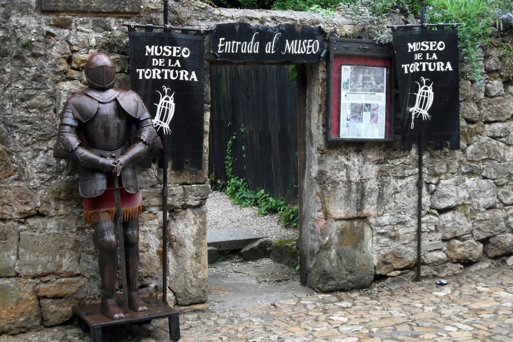 El curioso museo en Cantabria no apto para sensibles con elementos de tortura y ejecución