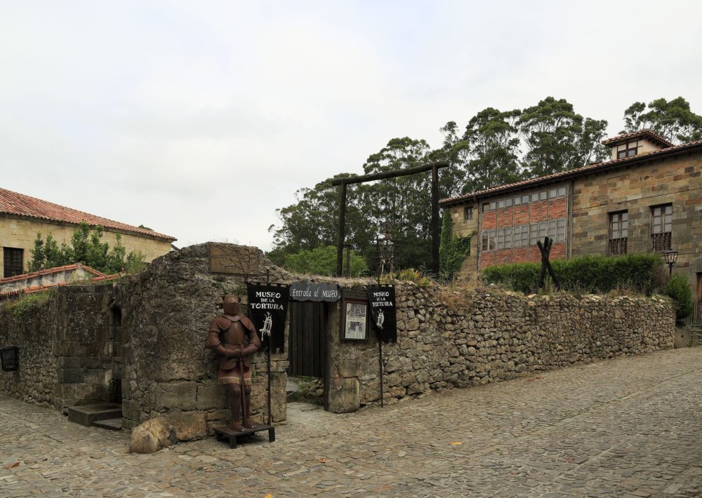 Museo_de_la_Tortura_Cantabria_wikimedia_commons_Falk2_2-1000x710 - El curioso museo en Cantabria no apto para sensibles con elementos de tortura y ejecución