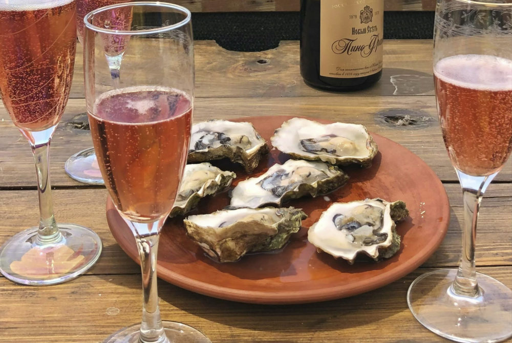 Ostras-1000x670 - El lujoso restaurante escondido en un pintoresco pasaje de la Ciudad de Buenos Aires que tiene 2 estrellas Michelin y un menú degustación de 18 platos